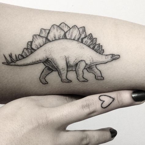 maryellengroundwater || 2 in 1! Stegosaurus and lil finger tattoo on Sanaz (I ❤️ DINOS)  #handpoke #dinosaur #dinosaurtattoo #heart #fingertattoo #stickandpoke #stegosaurus #machinefree Stegosaurus Tattoo, Jurassic Park Tattoo, Pencil Tattoo, Dinosaur Tattoo, Finger Tattoo For Women, Dinosaur Tattoos, Tattoo Convention, Finger Tattoo, Diy Tattoo