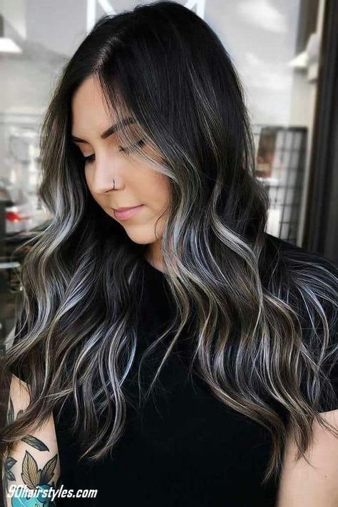 Brunette With Blonde Highlights, Partial Highlights, Kadeřnické Trendy, Black Hair With Highlights, Dark Hair With Highlights, Vlasové Trendy, Short Hair Color, Brown Blonde Hair, Hair Inspiration Color