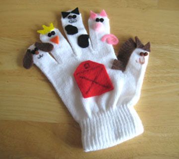 Rainy/Winter day project. Could make jungle animals, monsters, dinosaurs, insects, birds, etc... Love it! Puppet Tutorial, Glove Puppets, Felt Board Stories, Puppets For Kids, Puppets Diy, Children Activities, Activities Ideas, Farm Activities, Sock Puppets