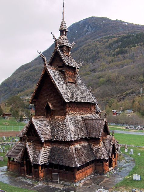 Viking Architecture, Wooden Churches, Stave Church, Viking House, Architecture Cool, Architecture Antique, Viking Village, Wooden Church, Scandinavian Architecture