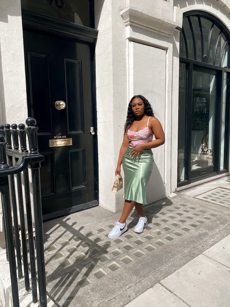 Satin skirt outfit inspiration, spring summer outfit, summer outfit ideas, instagram photo ideas, london aesthetic, fashion aesthetic Satin Skirt Outfit Black Women, Slip Skirt Outfit Spring, Satin Skirt Outfit Spring, Satin Midi Skirt Outfits Summer, Silk Skirt Outfit Casual, Slip Skirt Outfit Summer, Silk Skirt Outfit Summer, Green Satin Skirt Outfit, Satin Skirt Outfit Casual