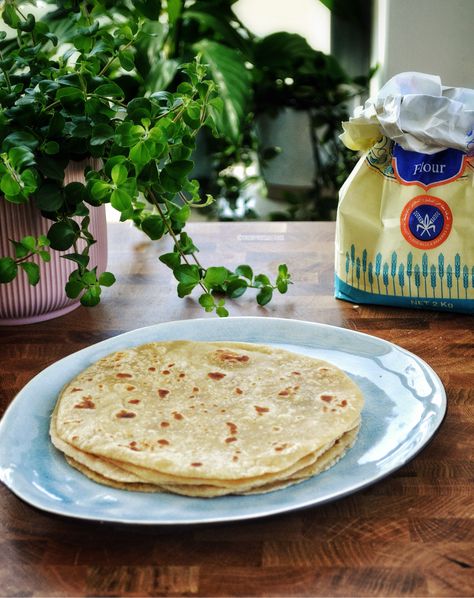 Butter Roti (South African Flatbread) - Softest Roti Ever - Savory&SweetFood Butter Roti, Soft Roti Recipe, Easy Tortilla Recipe, Avocado Egg Recipes, Nigerian Recipes, Roti Recipe, African Cooking, South African Recipes, Indian Food Recipes Vegetarian