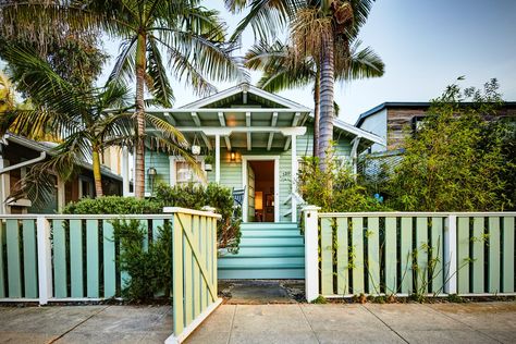 An Original Venice Craftsman With a Primetime Pedigree Is Listed For $2.75M #realestate #forsale #bungalow #venice #california #exterior California Beach House Exterior, California Bungalow Exterior, California Beach Bungalow, Beach Bungalow Exterior, California Craftsman Bungalow, Venice Beach House, Florida Bungalow, California Bungalow, Beach House Exterior