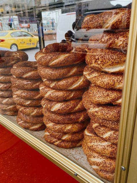 #simit #streetfood #turkey #detail #baked #bread #delicious Simit Bread, Culture Wallpaper, Turkish Aesthetic, Culture Collage, Turkey Culture, Turkey Project, Bread Snacks, Baked Bread, Street Food