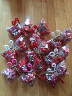 Valentines Class Goodie Bags, Cool Valentines Ideas For Kids, Creative Valentines For Kids Classroom, Children Valentine Ideas, Goodie Bags Valentines Day, Valentine’s Day For School, Valentines Day Gifts For School Kids, Valentines Idea For Classmates For Kids, Toddler Valentines Goodie Bags