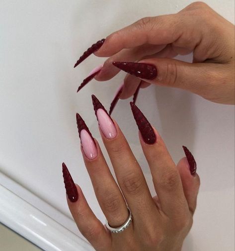 Stiletto Birthday Nails, Stilleto Nails Designs, Maquillage On Fleek, Kutek Disney, Dark Red Nails, Wine Nails, Nagel Tips, Stiletto Nails Designs, Casual Nails