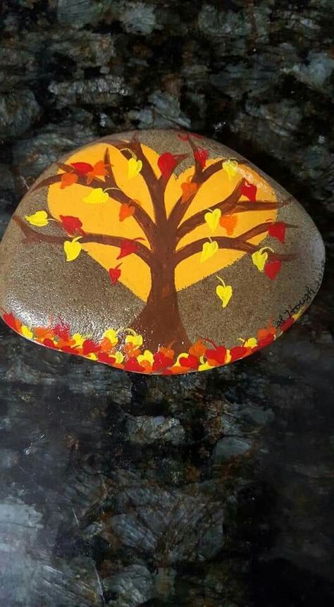 Fall Leaves Rock Painting, Seaglass Trees, Tree Rock Painting, Fall Painted Rocks, Thanksgiving Rocks, Fall Rocks, Rock Painting Idea, Fall Tree Painting, Fall Rock