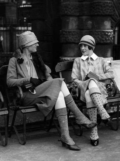 Scotland, 1926. The stockings, probably woolen. Twenties Dress, 1920 Style, Style Année 20, 1920s Women, 1920 Fashion, 50 & Fabulous, 20s Fashion, Retro Mode, Roaring Twenties