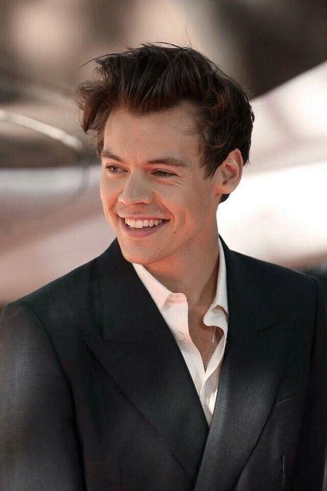 CEO Styles - Chapter 3 - Right now - Wattpad Dunkirk Premiere, Anne Cox, هاري ستايلز, Harry Styles Eyes, Harold Styles, Gambar One Direction, Harry Styles Smile, Harry Styles Cute, Haikou