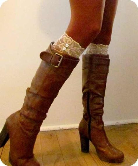 Boots and lace stockings. Lace Boot Socks, How To Have Style, Mode Shoes, Cooler Style, Dr Shoes, Lace Socks, Mode Inspo, Boot Socks, Rock Revival