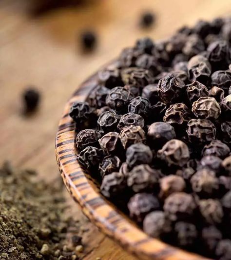 Black Pepper Plant, Pepper Benefits, Grapefruit Bitters, Digestive Bitters, Bitters Recipe, Black Pepper Essential Oil, Julia Child, Heart Healthy Recipes, Doterra Essential Oils