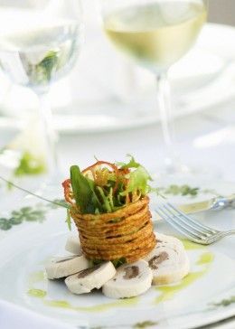 Food Recipes Appetizers, Starter Plates, Spring Table Settings, Table Food, Recipes Appetizers, Winter Dinner, Candle Light Dinner, Hello Fresh, Fine Dining