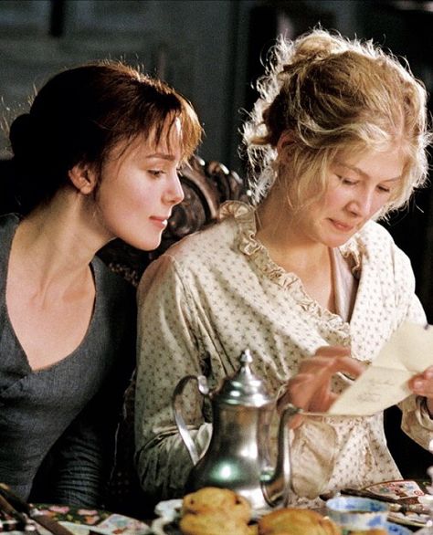 Jane Austen - Keira Knightly Rosamunde Pike, Pride and Predjudice Pride And Prejudice Characters, Jane Bennet, Pride & Prejudice Movie, Beau Film, Pride And Prejudice 2005, Jane Austen Novels, Jane Austin, Elizabeth Bennet, Rosamund Pike