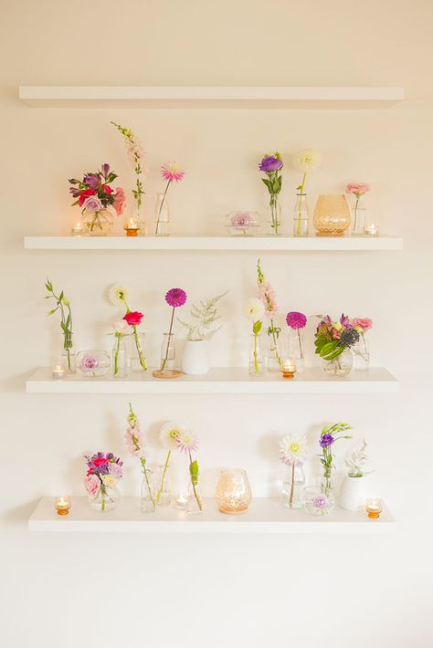 - Flowers And Vases, Flowers And Candles, Kitchen Wall Shelves, Creative Wall Decor, Deco Nature, Wall Shelf Decor, Creative Wall, Deco Floral, Decoration Inspiration