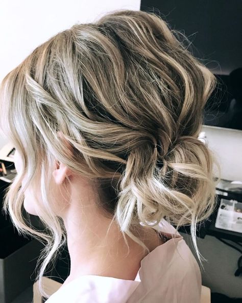 Wavy Bun, Easy Updo Hairstyles, Short Hair Bun, Shorter Hair, Up Dos For Medium Hair, Best Wedding Hairstyles, Updos For Medium Length Hair, Low Bun, Short Wedding Hair