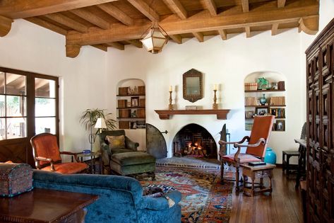 Clay Tiles, Wood and Stucco—Owners Revive L.A.’s Spanish Colonial-Style Homes - Mansion Global Mexican Living Room, Spanish Living Room, Spanish Style Home Interior, Spanish Home Interior, Spanish Style Decor, Spanish Revival Home, Hacienda Style Homes, Spanish Decor, Popular Interior Design