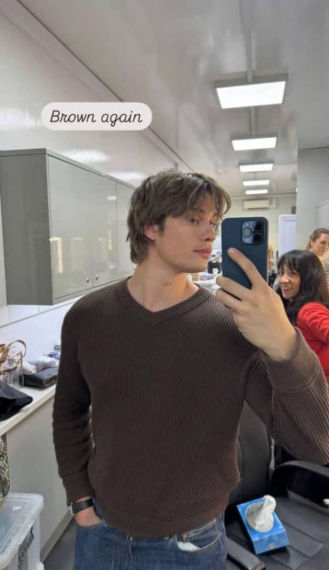 Nicholas Galitzine Non Binary Haircuts, Nicholas Galitzine, Funny Disney Jokes, Disney Jokes, Book Dragon, White Boys, Fav Celebs, Perfect Man, Best Actor