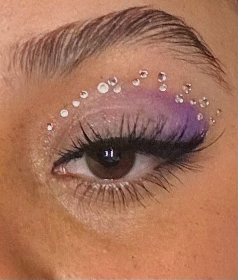 #euphoria #euphoriamakeup #makeup #purple #eyeshadow #eyemakeup #rhinestones #rhinstone #mua #cute #glittermakeup #makeuptutorial #fashion #aesthetic #makeupartist #makeuplover #purplemakeup Purple Silver Makeup Look, Olivia Rodrigo Guts Tour Makeup Ideas, Purple Eye Makeup With Gems, Olivia Rodrigo Concert Hair Ideas, Eras Tour Makeup Ideas Speak Now, Olivia Rodrigo Makeup Looks Guts, Olivia Rodrigo Inspired Makeup, Purple Star Makeup, Guts Tour Makeup Ideas