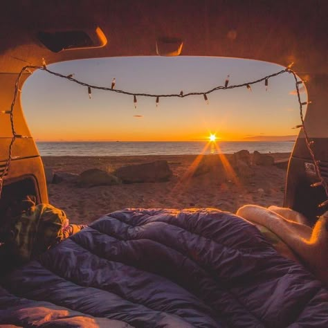 Camping Aesthetic Friends, Tent Camping Aesthetic, Life Budget, Van Life Aesthetic, Outdoors Aesthetic, Aesthetic Camping, Surreal Places, Summer Vibes Adventure, Summer Vibes Friends