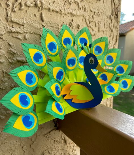 Peacock,paper peacock,3d peacock ,diy peacock, peacock craft,peacock feathers,peacock art and craft, peacock with paper, peacock decoration ideas 3d Peacock Craft, Peacock Making Craft, How To Make Peacock Feathers With Paper, Peacock Crafts Decor, Janamashtami Craft For Kids, Peacock Art And Craft, Peacock Craft Ideas, Peacock Art For Kids, Paper Peacock Crafts