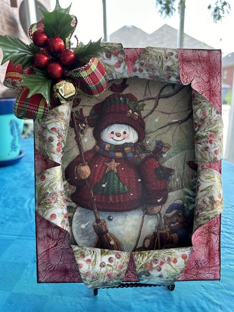 Mod Podge Canvas, Busted Canvas, Decoupage On Canvas, Christmas Crafts Diy Gifts, Christmas Sunday School, Christmas Picture Frames, Christmas Canvas Art, Fall Canvas Painting, Altered Canvas