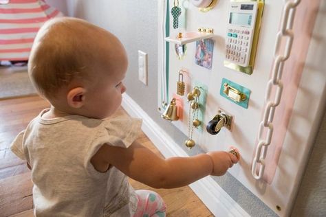 Make your own toddler busy boards, so cute! Diy Felt Board, Activities For One Year Olds, Diy Busy Board, Imagination Tree, Paper Towel Tubes, Busy Boards, Busy Boards For Toddlers, Gold Furniture, Sensory Boards