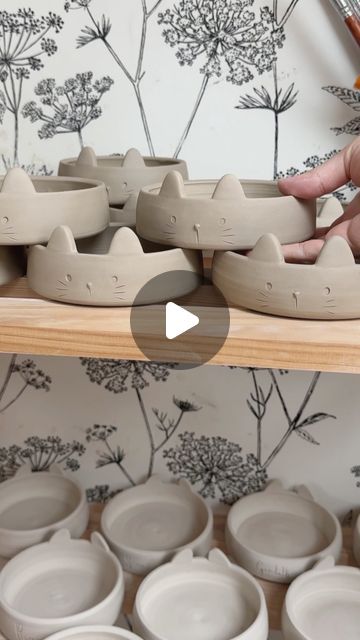 Pottery Cats Ideas, Ceramic Diy Ideas, Argile Aesthetic, Ceramic Clay Ideas, Easy Pottery Ideas, Handmade Pottery Ideas, Argile Diy, Handmade Ceramics Ideas, Beginners Ceramics