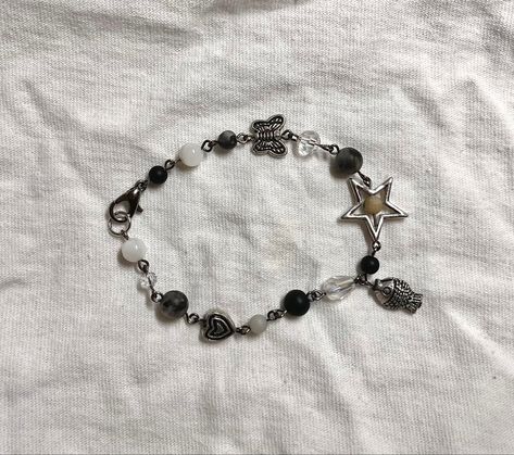 Accssesories Aesthetic Grunge, Necklaces And Bracelets Aesthetic, Aesthetic Jewelry Grunge, Rockstar Gf Bracelet, Y2k Grunge Bracelets, Aesthetic Accessories Grunge, Aesthetic Grunge Jewelry, Jewlerie Aesthetic Grunge, Grunge Jewellery Bracelets