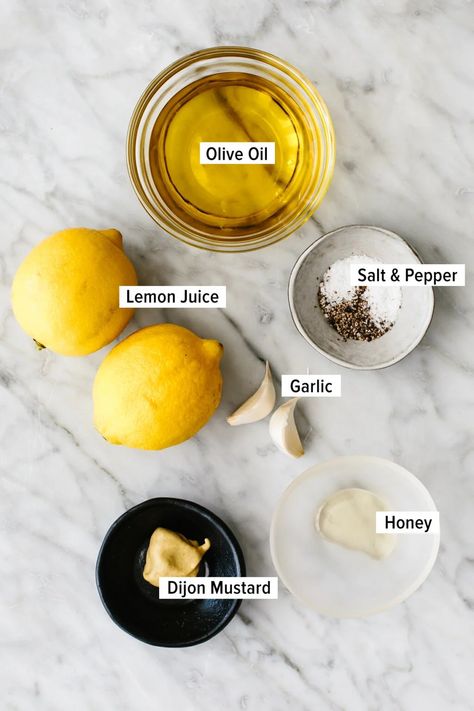 This lemon vinaigrette is the perfect dressing for a variety of healthy salad recipes. Lemon Vinagrette, Lemon Vinegarette, Lemon Salad Dressings, Lemon Vinaigrette Dressing, Vinaigrette Dressing Recipe, Lemon Salad, Simple Vinaigrette, Salad Dressing Recipes Homemade, Lemon Vinaigrette