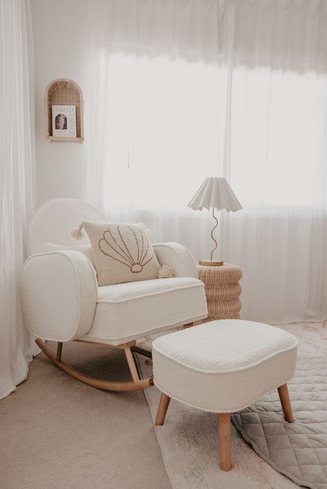 Neutral Rocking Chair Nursery Ideas, Baby Room Rocking Chair, Nursery Carpet Ideas, Baby Nursery Rocking Chair, Nursery Room Chair, Nursery Rocking Chair Ideas, Newborn Room Design, Newborn Baby Room Ideas, Newborn Baby Room Design