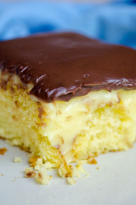 Boston Cream Pie Poke Cake – 12 Tomatoes Boston Cream Pie Poke Cake, Boston Cream Pie Cake, Cream Poke Cake, Boston Cream Poke Cake, Boston Cream Cake, Baklava Cheesecake, Poke Cake Recipe, Coffee Desserts, Nursing Cake