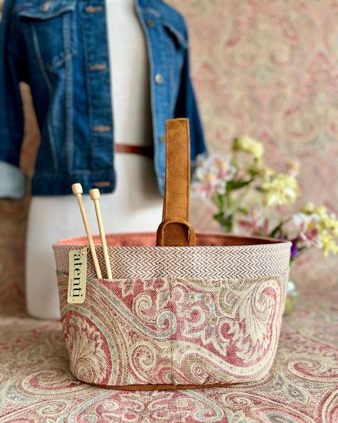 Atenti (@atentibags) • Instagram-fényképek és -videók Knitting Organization, Tote Organization, Knitting Project Bag, Knitting Needle, Needle Arts, May Flowers, Sewing Bag, Bag Organization, Knitting Projects