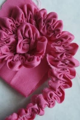 Fabric flower tutorial Fiber Collage, Fabric Rosette, Flowers Ribbon, Ribbon Flower Tutorial, Material Flowers, Fleurs Diy, Fabric Flower Tutorial, Diy Bows, Handmade Flowers Fabric