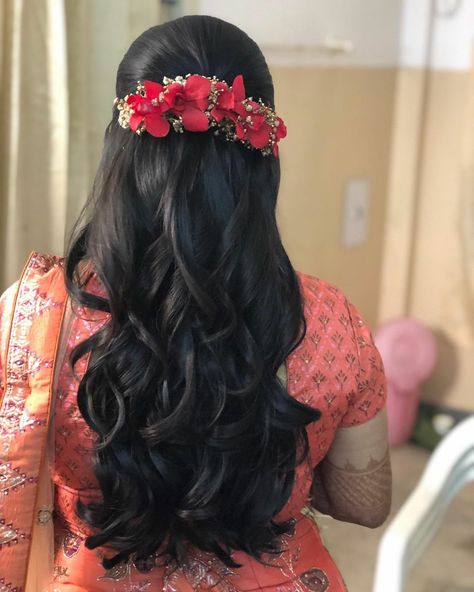 Red Rose Hairstyle, South Indian Hairstyle, 18th Debut, Onam Saree, Red Quince, Engagement Hairstyles, Bengali Wedding, Open Hairstyles, Red Rose Flower