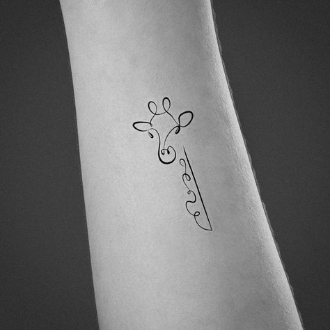 African Continent Tattoos For Women, Africa Design Tattoo, Original Small Tattoos, Tiny Giraffe Tattoo, Minimalist Giraffe Tattoo, Girraffe Tattoo Ideas, Tattoos Africa, Baby Giraffe Tattoo, One Line Tattoo Ideas