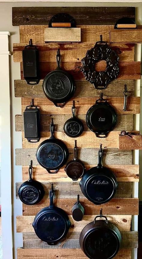 Displaying Cast Iron Cookware, Cast Iron Skillet Wall Display, Cast Iron Wall Display, Cast Iron Display Ideas, Cast Iron Storage Ideas, Cast Iron Cookware Display, Dark Academia Kitchen, Cookware Display, Pan Hanger