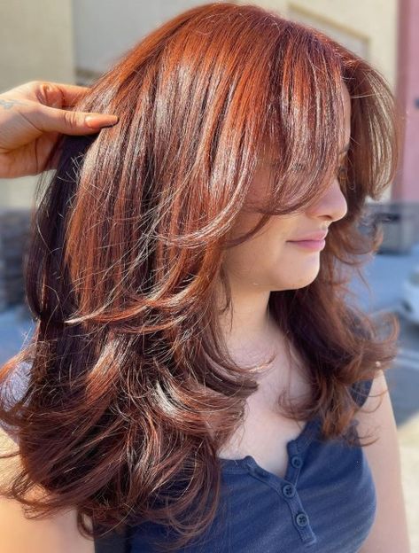 Shaggy Layers With Wispy Bangs, Long Thick Layered Hair With Bangs, Red Layers Hair, Short Bangs Layered Hair, Layered Red Hair Medium, Medium Length Haircut With Layers And Curtain Bangs Wavy, Auburn Hair With Curtain Bangs, Hair With Layers And Curtain Bangs, Haircut With Layers And Curtain Bangs