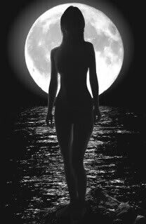 Moon goddess Matka Natura, Art Noir, Beautiful Moon, Foto Art, Moon Goddess, Moon Art, Moon Child, White Photography, Stars And Moon