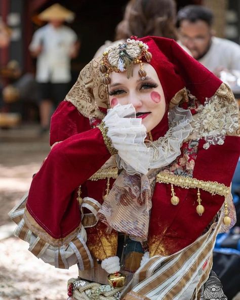 renaissance fair • Instagram Fantasy Jester Outfit, Ren Fair Jester, Jester Outfit Medieval, Jester Inspired Outfit, Medieval Jester Costume, Jester Ren Faire, Lovecore Clown, Clown Burlesque, Jester Outfit Design