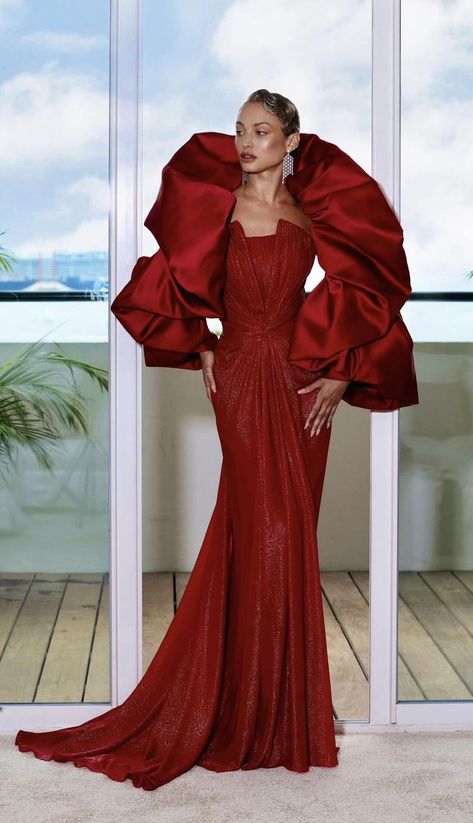 Evening Gowns Runway, Celebrity Yearbook Photos, Celebrity Yearbook, Met Gala Dresses, Carpet Outfits, Runway Fashion Couture, Draping Fashion, Yearbook Photos, Red Carpet Outfits