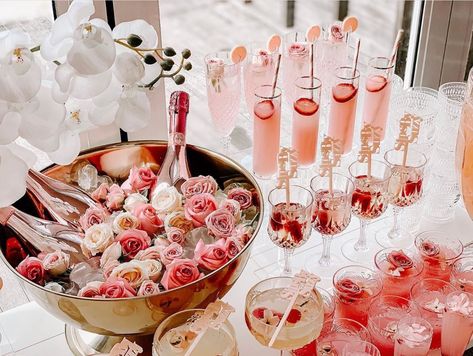 Bar Deco, Bridal Shower Inspo, Birthday Brunch, Bridal Shower Brunch, Bridal Brunch, Brunch Party, Pink Parties, Party Drinks, Wedding Food