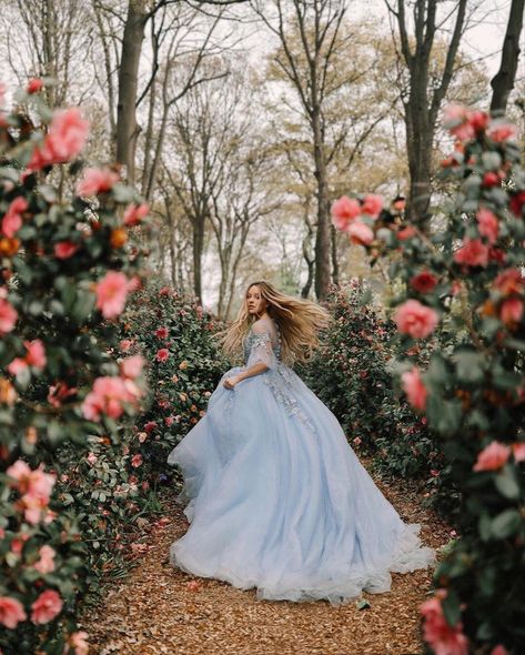 Era Victoria, Fairytale Photoshoot, Quinceanera Photoshoot, Debut Photoshoot, Fairy Photoshoot, Old Dress, Quinceanera Photography, Fairytale Aesthetic, Princess Photo