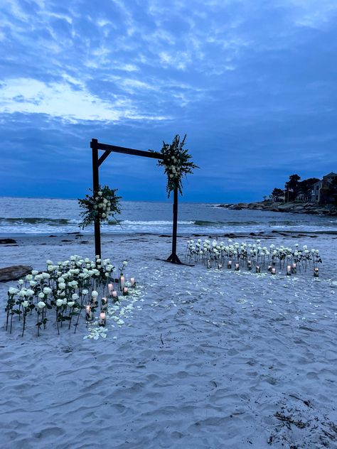 White rose and candle beach proposal in maine White Rose Proposal, White Roses Proposal, Rosé Beach, Luxury Picnics, Proposal Candles, Dream Proposal, Beach Proposal, White Roses Wedding, Beach Candle