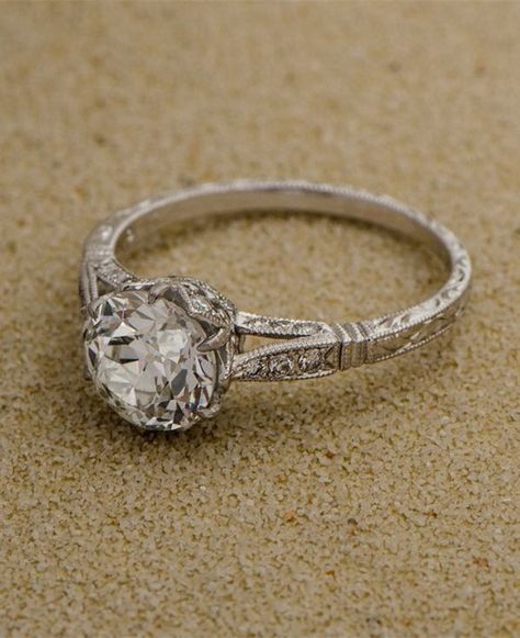 Vintage Wedding Jewelry, Cool Wedding Rings, Antique Engagement Ring, Stunning Engagement Ring, Antique Engagement, Wedding Rings Vintage, Antique Engagement Rings, Diy Schmuck, Perfect Engagement Ring