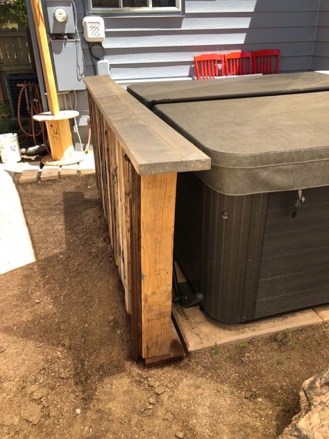 Hot Tub Shelf Ideas, Hot Tub Plants Around, Hot Tub Side Table Diy, Hot Tub Drink Ledge, Pallet Hot Tub Surround, Hot Tub Bar Counter, Hot Tub Table Ideas Diy, Hot Tub Set Up, Diy Hot Tub Ideas