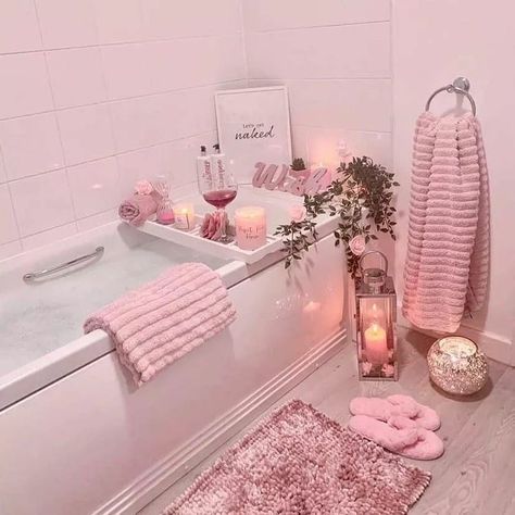 Dreamy Apartment, Bedroom Girly, Pink Apartment, Girly Nursery, Girly Bathroom, Girl Apartment Decor, Decorative Nails, Pink Bathroom Decor, Decorative Wallpaper