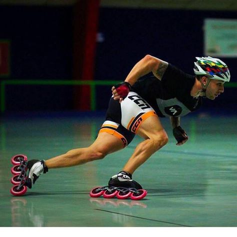 Speed skates have a smaller shoe and it really looks like one could get away with having normal rigid shoes and attaching rollers to the bottom... In Line Skating, Inline Speed Skating, Inline Speed Skates, Baby Superhero, Speed Skating, Speed Skates, Roller Shoes, Sport Clothing, Roller Skaters