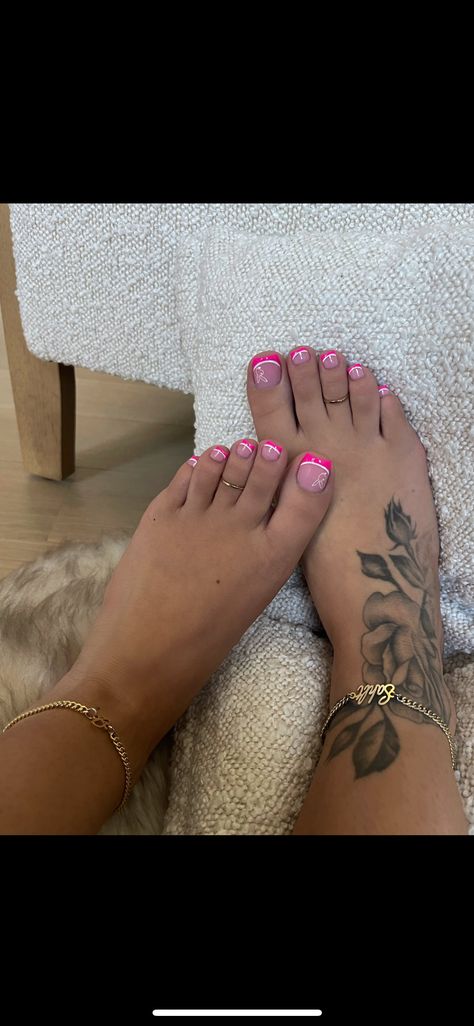 Feet Tattoo Black Women, Red Foot Tattoos For Women, Tatto On Ankle Woman, 2002 Ankle Tattoo, Toe Pictures Ideas, Foot Tattoo Stencils For Women, Woman’s Ankle Tattoo, Ankle Tattoos Black Women, Ankel Tattoos Simple Women