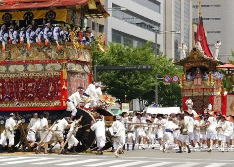 Kyoto’s Gion Matsuri is a festival filled with traditional flair that’s sure to please any visitor to Japan. Starting on July 1 every year, the festival runs for a full month. The rhythmic sound of the Kane bells being played by the Hayashi performers are one of the many memorable scenes that you can experience at Gion Matsuri. Starting with the highlights, like the Yamaboko-junkō parade during the “Saki-matsuri�” on July 17, and the “Ato-matsuri” on July 24, crowds of people visit the variou Gion Matsuri, Matsuri Festival, July Events, Heian Period, Cultural Capital, Japan Travel Guide, How To Make Lanterns, Kyoto Japan, Today Show