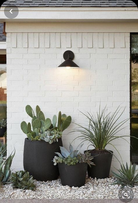 Brick Wall Decor, Glass Railings, Black Planters, Desain Lanskap, Low Maintenance Landscaping, Walled Garden, Exterior Remodel, Garden Containers, White Brick